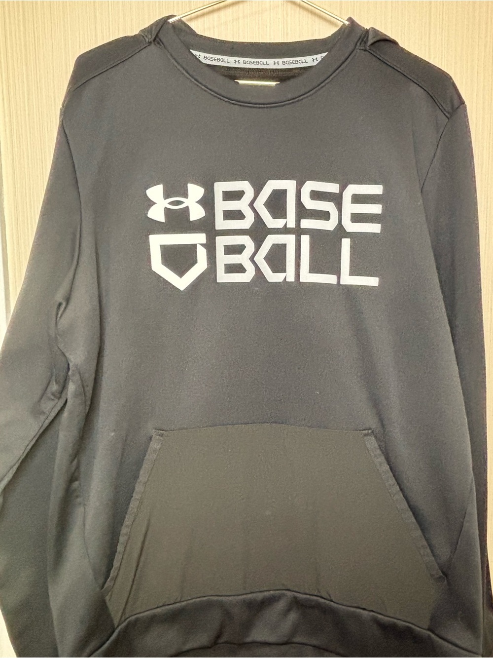 Men’s under Armour baseball hoodie size large